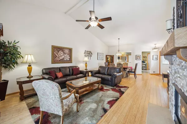 18716 Kalmar CT, Lakeville, MN 55044