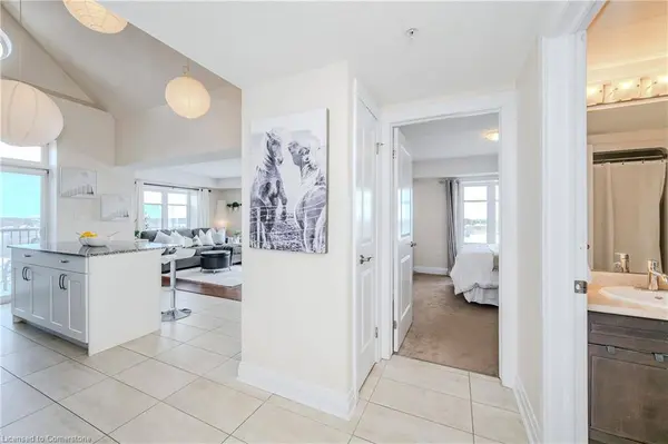 776 Laurelwood Drive #701, Waterloo, ON N2V 0A8