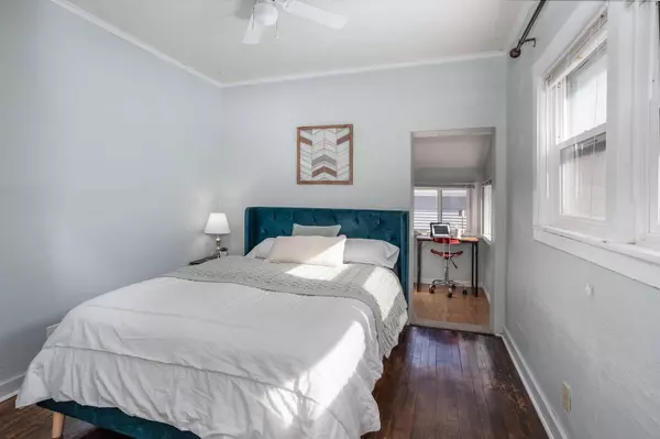 1206 S 88th St, West Allis, WI 53214