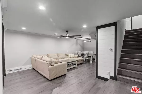 22038 Vanowen St #208, Woodland Hills, CA 91303