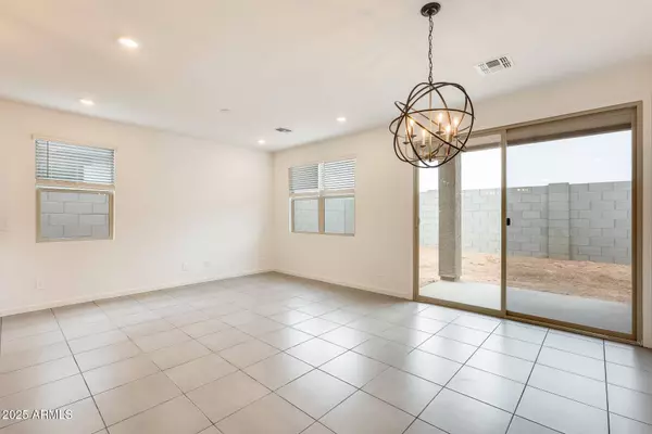 16036 W DESERT HOLLOW Drive, Surprise, AZ 85387