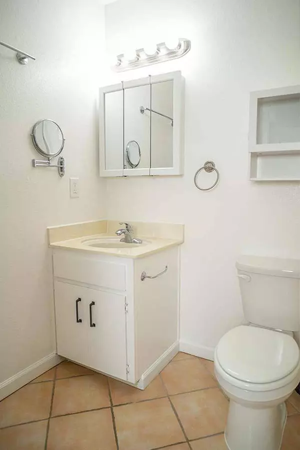 25090 Copa Del Oro DR 202, Hayward, CA 94545