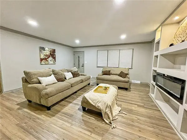 7806 Donnelly AVE, Kansas City, MO 64138