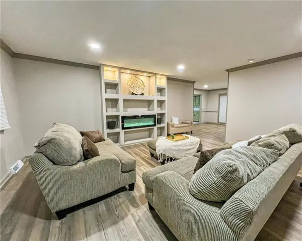 7806 Donnelly AVE, Kansas City, MO 64138