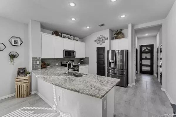 11726 TROUBADOUR TRL, San Antonio, TX 78245-2068