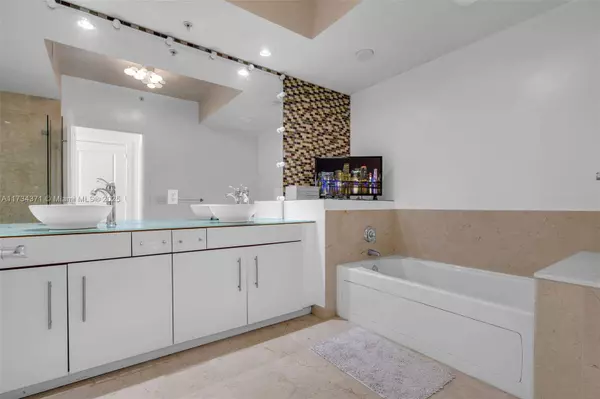 315 NE 3rd Ave #1804, Fort Lauderdale, FL 33301