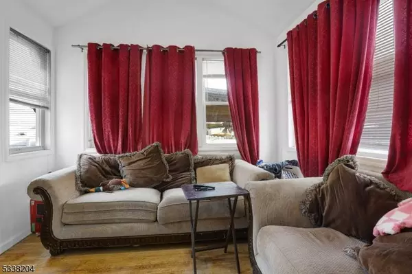 31 Hillcrest Ave, Lodi Boro, NJ 07644