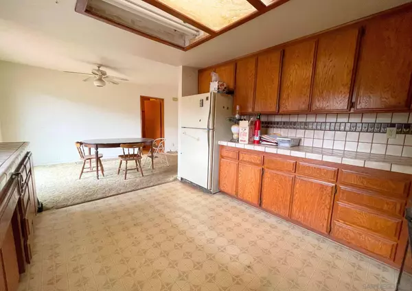 1466 Conway Dr, Escondido, CA 92027