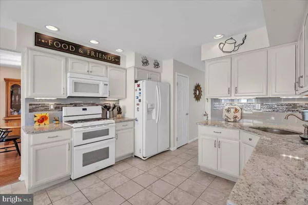 11 STAFFORDSHIRE RD, Cherry Hill, NJ 08003