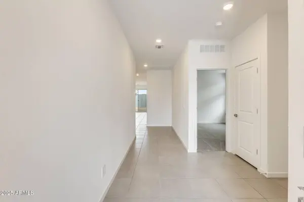 16036 W DESERT HOLLOW Drive, Surprise, AZ 85387