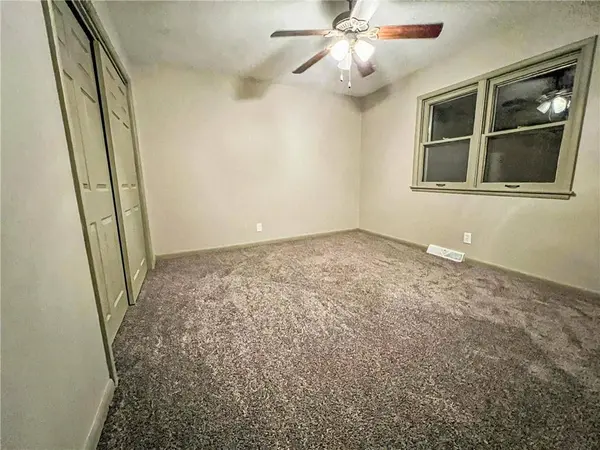 7806 Donnelly AVE, Kansas City, MO 64138