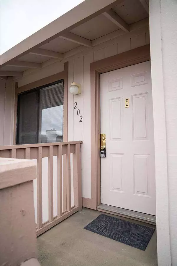 25090 Copa Del Oro DR 202, Hayward, CA 94545