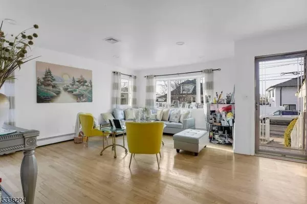 31 Hillcrest Ave, Lodi Boro, NJ 07644