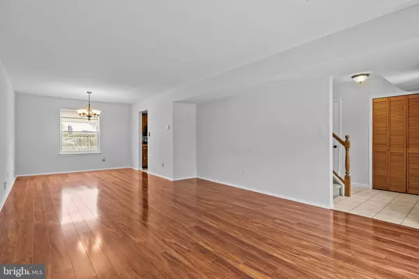 19 PIERSON DR, Hillsborough, NJ 08844