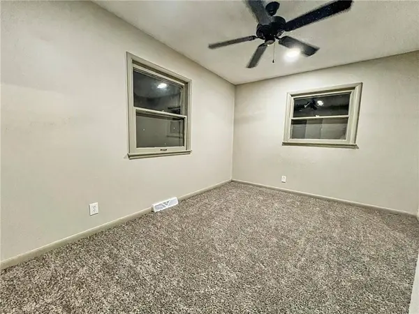 7806 Donnelly AVE, Kansas City, MO 64138