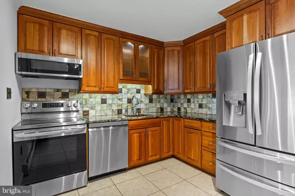 11 QUICKSET RD, Levittown, PA 19057