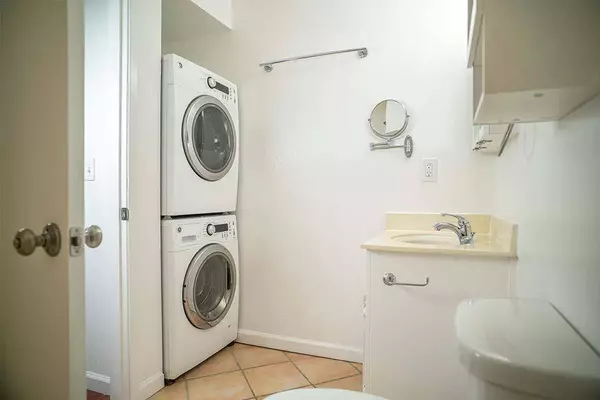 25090 Copa Del Oro DR 202, Hayward, CA 94545