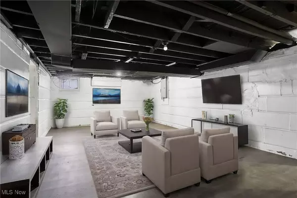 9340 Louisville ST, Louisville, OH 44641