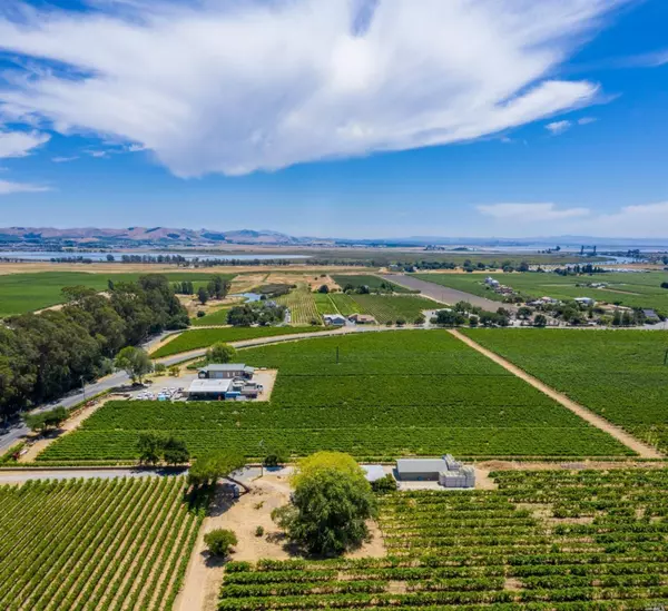 2141 Cuttings Wharf RD, Napa, CA 94559