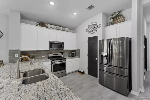 11726 TROUBADOUR TRL, San Antonio, TX 78245-2068