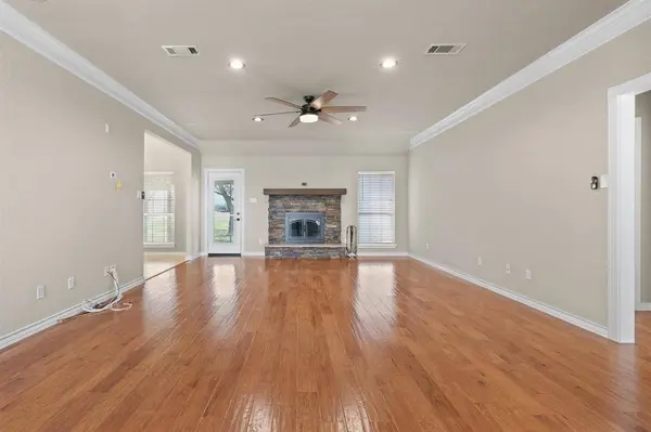 1302 Bus Route 1187, Crowley, TX 76036