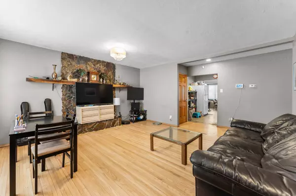 2018 Cottonwood Cres SE, Calgary, AB T2B 1R1