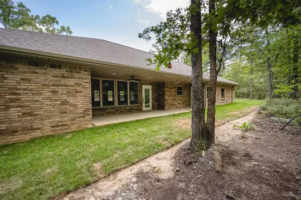 91 Red Oak, Mena, AR 71953