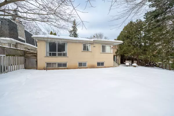 37 Danville DR, Toronto C12, ON M2P 1J2