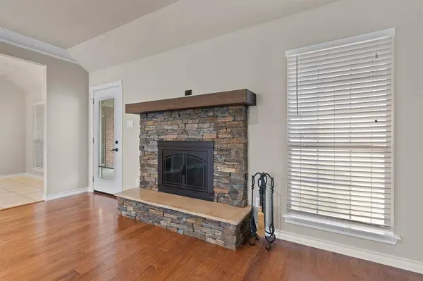 1302 Bus Route 1187, Crowley, TX 76036