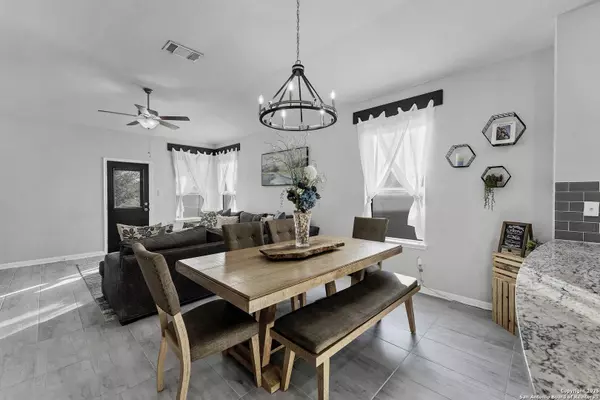 11726 TROUBADOUR TRL, San Antonio, TX 78245-2068