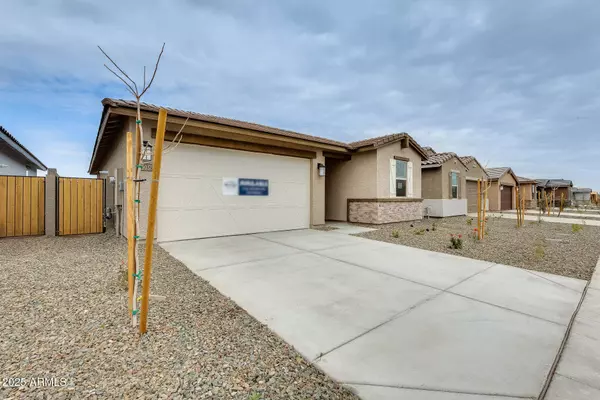 16036 W DESERT HOLLOW Drive, Surprise, AZ 85387