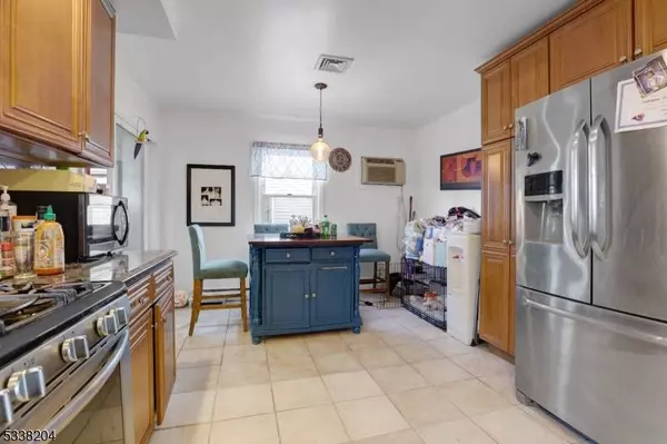 31 Hillcrest Ave, Lodi Boro, NJ 07644