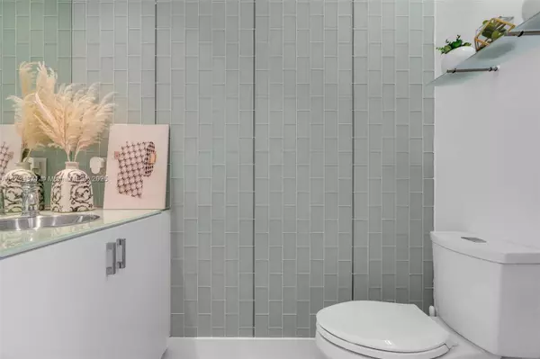 315 NE 3rd Ave #1804, Fort Lauderdale, FL 33301