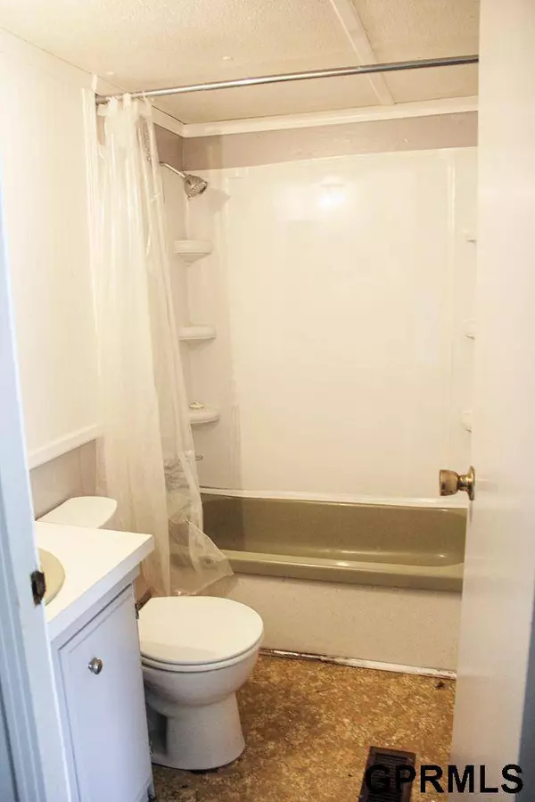 208 W Dewey Street, Cook, NE 68329