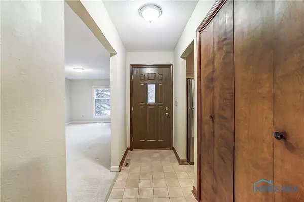 507 Mckinley DR, Bowling Green, OH 43402