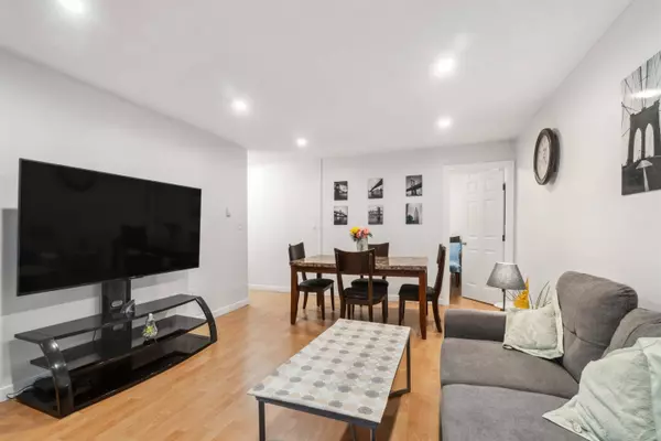 6105 KINGSWAY #203, Burnaby, BC V5J 5C7