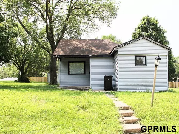 208 W Dewey Street, Cook, NE 68329