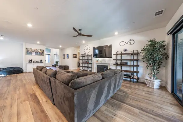 2041 N Preuss AVE, Clovis, CA 93619