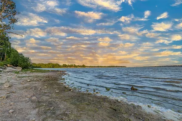 2431 E Lake Drive, Weatherford, TX 76087