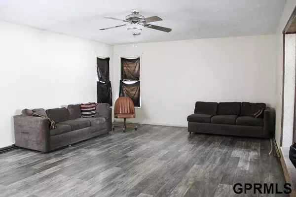 208 W Dewey Street, Cook, NE 68329