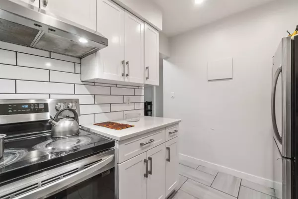 6105 KINGSWAY #203, Burnaby, BC V5J 5C7