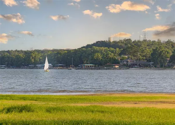 2431 E Lake Drive, Weatherford, TX 76087