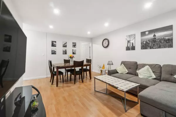 6105 KINGSWAY #203, Burnaby, BC V5J 5C7