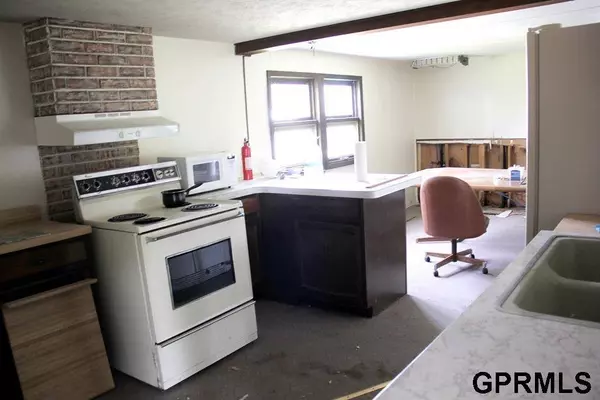 208 W Dewey Street, Cook, NE 68329