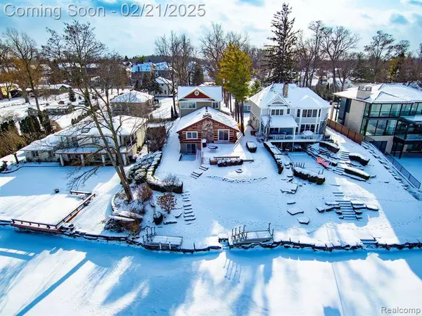 4474 Cass Elizabeth Road, Waterford, MI 48328