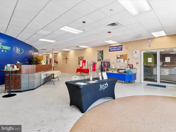 881 MID ATLANTIC PKWY, Martinsburg, WV 25404