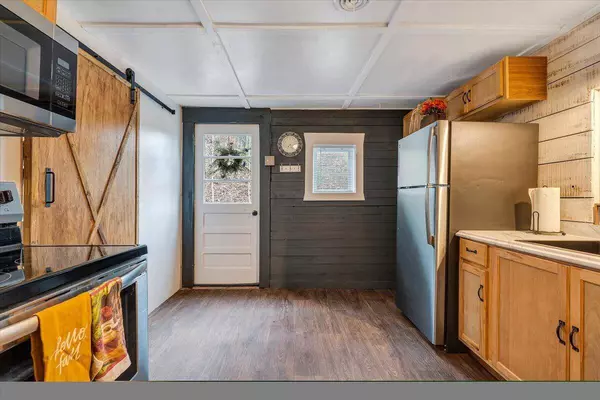 49 Maple Tree LN, Eagle Rock, VA 24085