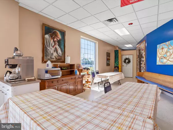 881 MID ATLANTIC PKWY, Martinsburg, WV 25404