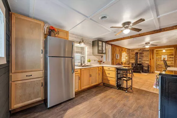 49 Maple Tree LN, Eagle Rock, VA 24085