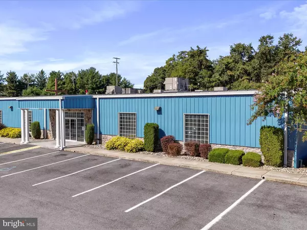 881 MID ATLANTIC PKWY, Martinsburg, WV 25404